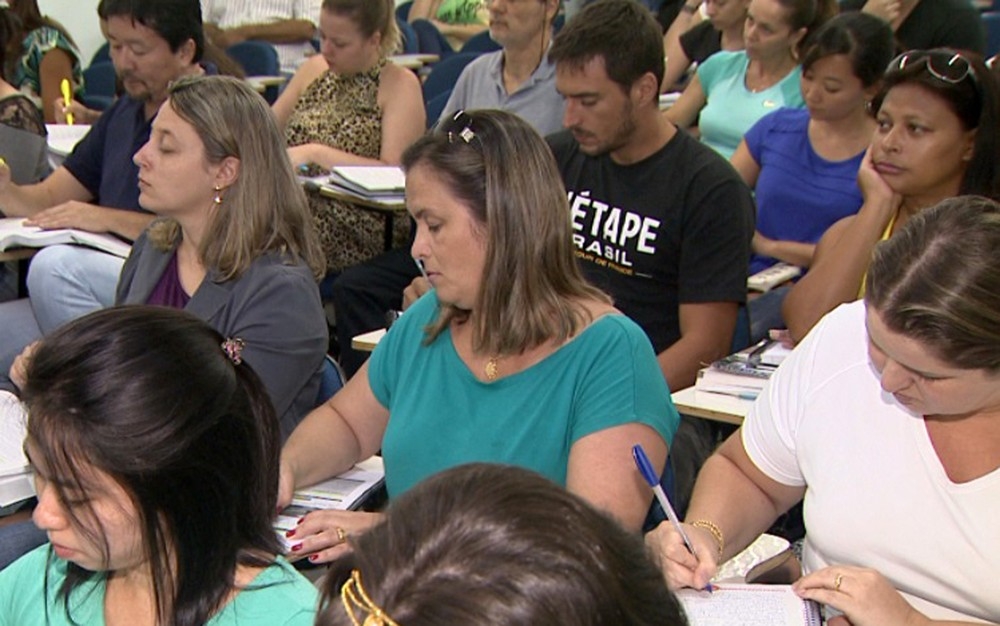 Candidatos aproveitam aulas em cursos para aprimorar desempenho em concursos (Foto: Reproduo/ EPTV)