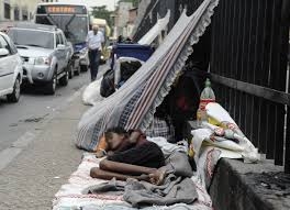 Nmero de moradores de rua com curso superior cresce 75% em um ano, no Rio