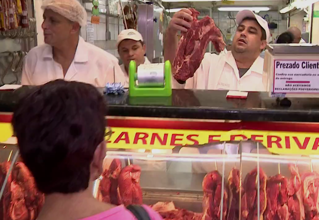 Carnes de primeira qualidade tiveram maior queda no preo (Foto: Reproduo/RBS TV)