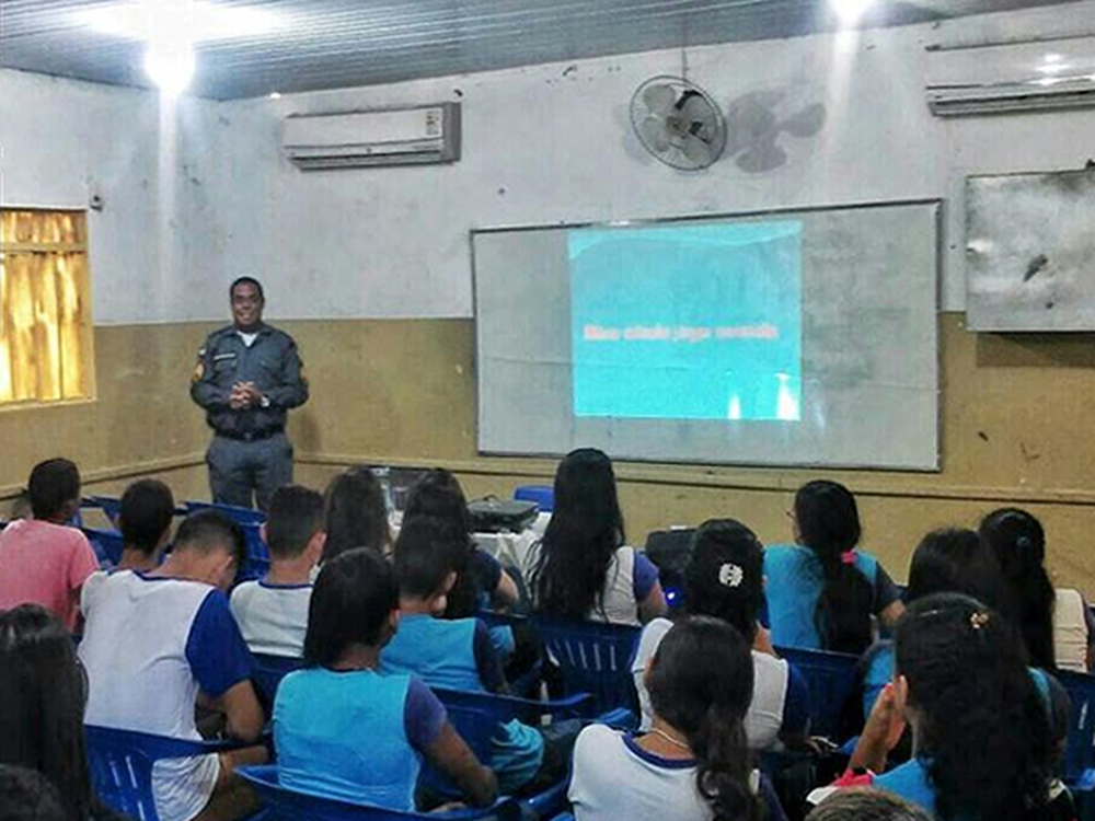 Polcia Militar faz palestras em escolas para conscientizar em estudantes e pais (Foto: PM/Divulgao)