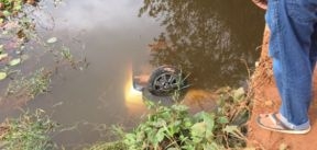 Veculo ficou submerso