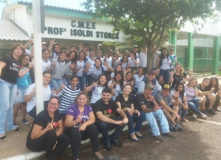 Srie de atividades entre surdos e ouvintes marcou incio do projeto. - Foto por: Divulgao