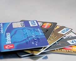 Carto de crdito tem sido vilo das famlias que recebem at 10 salrios mnimos como acima disso