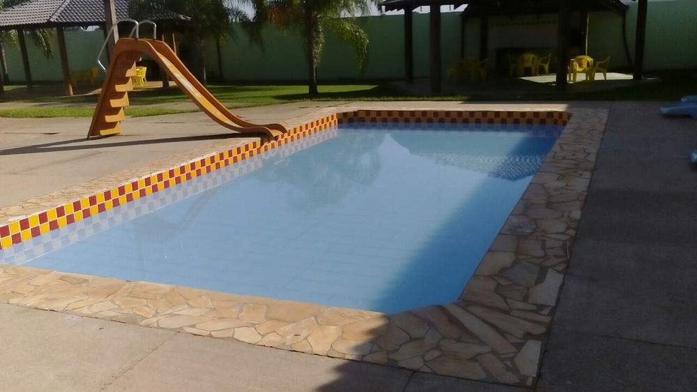 Criana caiu acidentalmente na piscina infantil e foi socorrida pelos bombeiros em Alta Floresta (Foto: Divulgao)