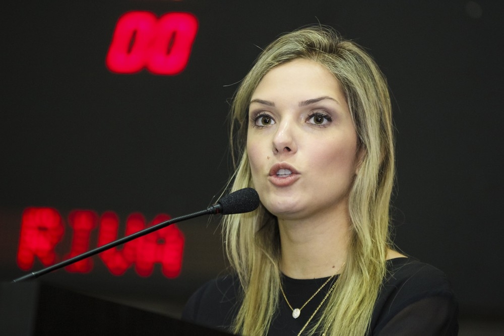 Janana Riva disse ter ficado estarrecida com a divulgao da imagem dela (Foto: Marcos Lopes / ALMT)