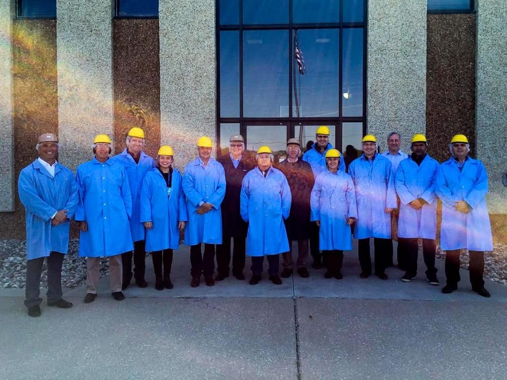 Governador Pedro Taques (PMDB) acompanhado de comitiva durante viagem aos EUA (Foto: Gcom-MT)