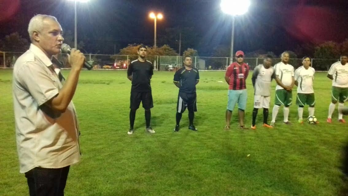 Prefeito Zema Fernandes discursa na abertura da Copa Master de Futebol Socyte.