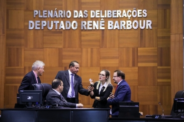 Deputados da oposio apoiaram requerimento para a suspenso da pauta na sesso desta quarta-feira (24) (Foto: Marcos Lopes/ALMT)