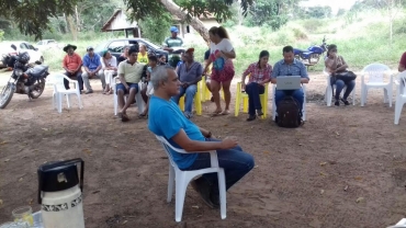 Prefeito de Nortelndia houve atentamente as reivindicaes da comunidade rural. 
