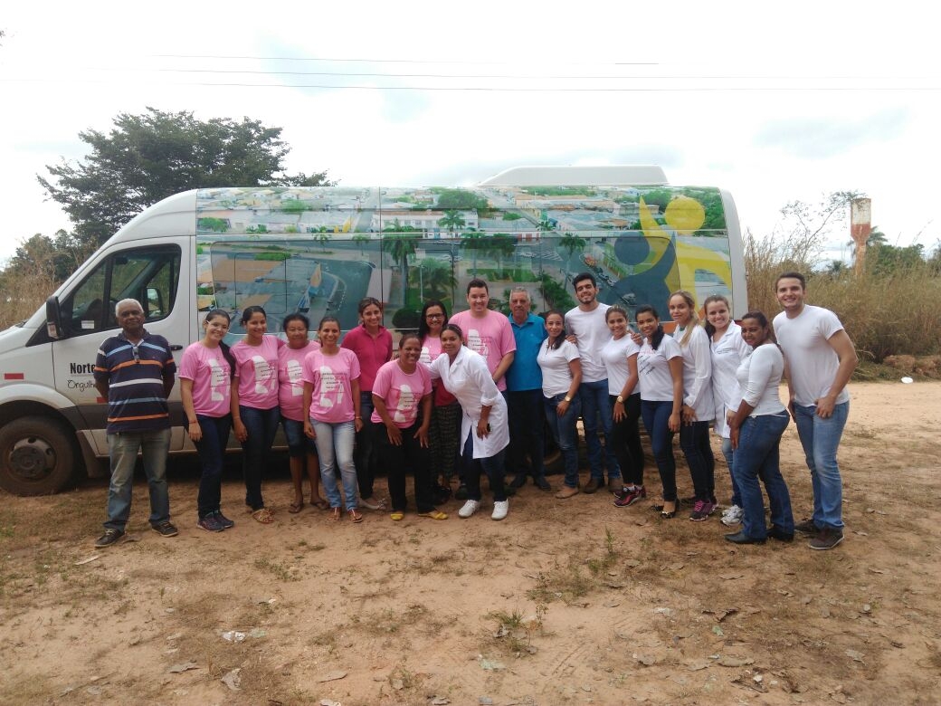 Mdicos, enfermeiros, tcnicos e agentes realizam atendimento as famlias n