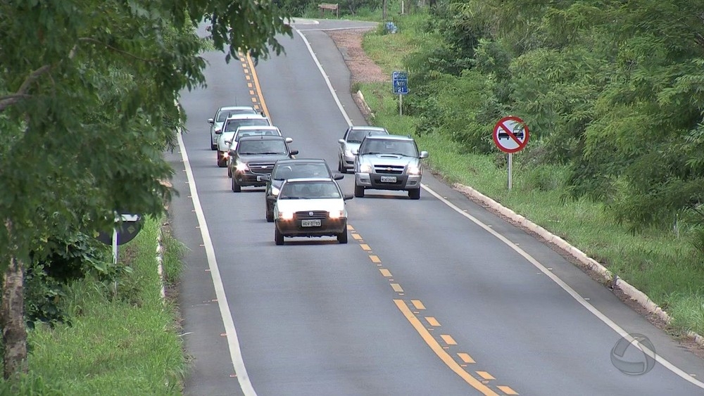 Na MT-251, que registrou maior nmero de multas, o fluxo de veculos  intenso (Foto: Reproduo/TVCA)