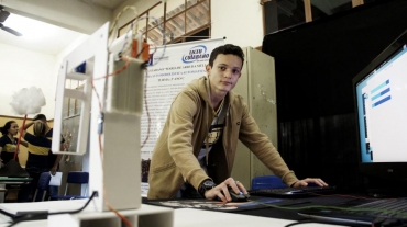 Felipe Almeida Novais, do 3 C, foi responsvel pela criao de um brao robtico - Foto por: Jociano Brait/Seduc-MT