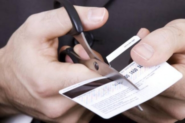 Homem destri carto de crdito (Thinkstock/VEJA/VEJA)