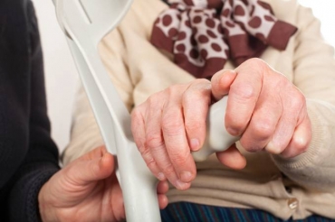 O novo estudo mostrou que o sistema imunolgico de quem sofre de Parkinson identifica a protena alfa-sinuclena, presente em grande quantidade no crebro desses pacientes, como um invasor estranho, e ataca-a para defender o organismo. (IStock/Getty 