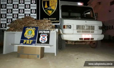 Motorista foi preso em MT com 70 tabletes de droga escondidos em teto de caminho 