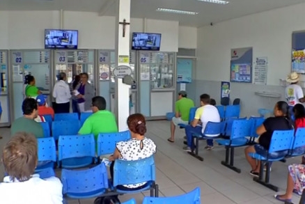 Homem encontrou envelope com dinheiro na porta de Lot�rica e devolveu