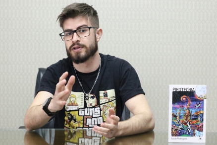 O escritor Lucas Rodrigues, que lana livro nesta tera-feira (07)