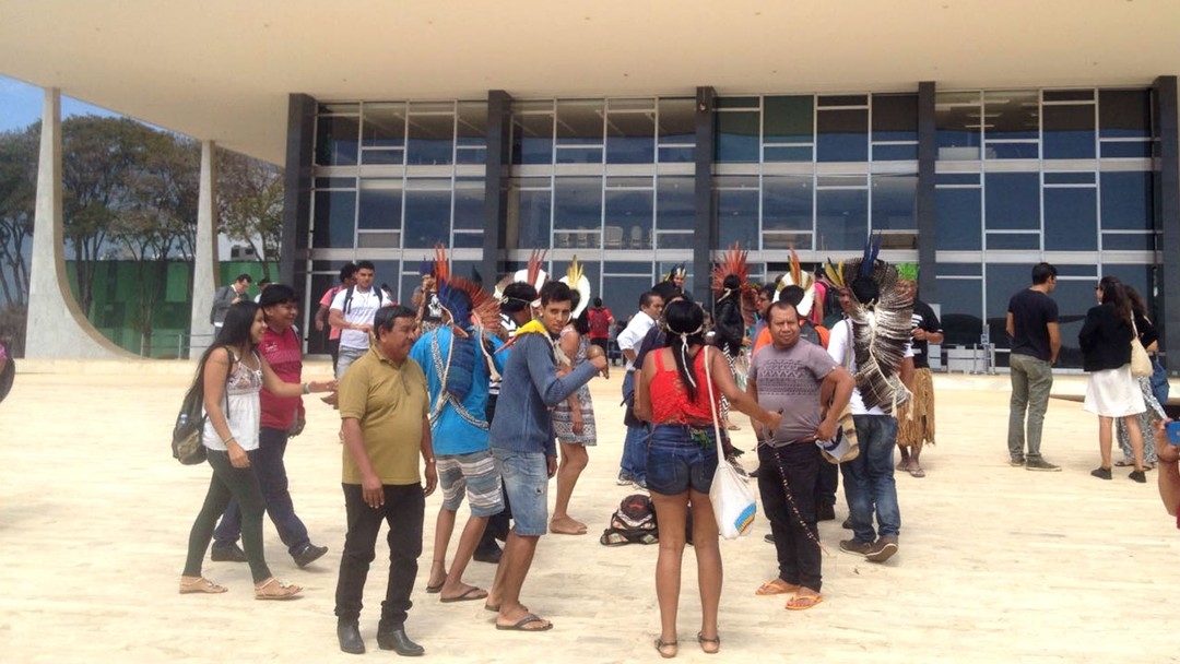 Motorista de aplicativo de celular  agredido por travestis em Vrzea Grande