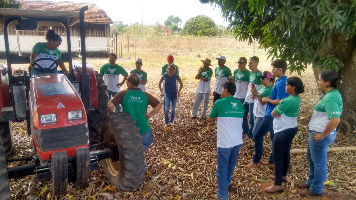 Curso de Operao de Trator Agrcola