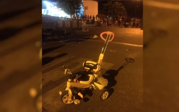 Criana estava em um carrinho quando foi atingida 