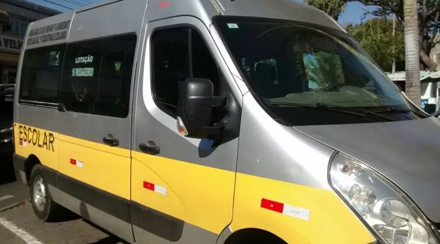 A criana estava desesperada e chorando muito sozinha dentro da van- Foto: Polcia Militar/Divulgao