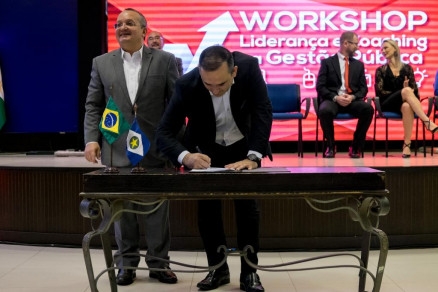 Assinatura do decreto que institucionaliza o Coaching como ferramenta de gesto pblica