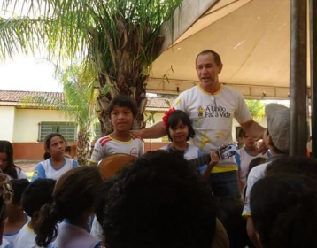 Florindo Almeida Quinteiro (centro)  o novo Secretrio Municipal de Educao de Nortelndia. 