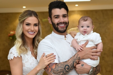 Gusttavo Lima e Andressa Suita com o filho, Gabriel