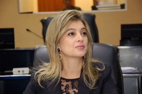 A prefeita de Juara, Luciane Bezerra, que foi afastada do cargo