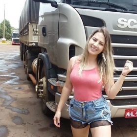 Rotina de caminhoneira faz sucesso nas redes sociais