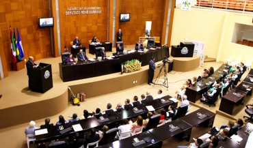 Deputados n�o votam mat�rias com pauta trancada