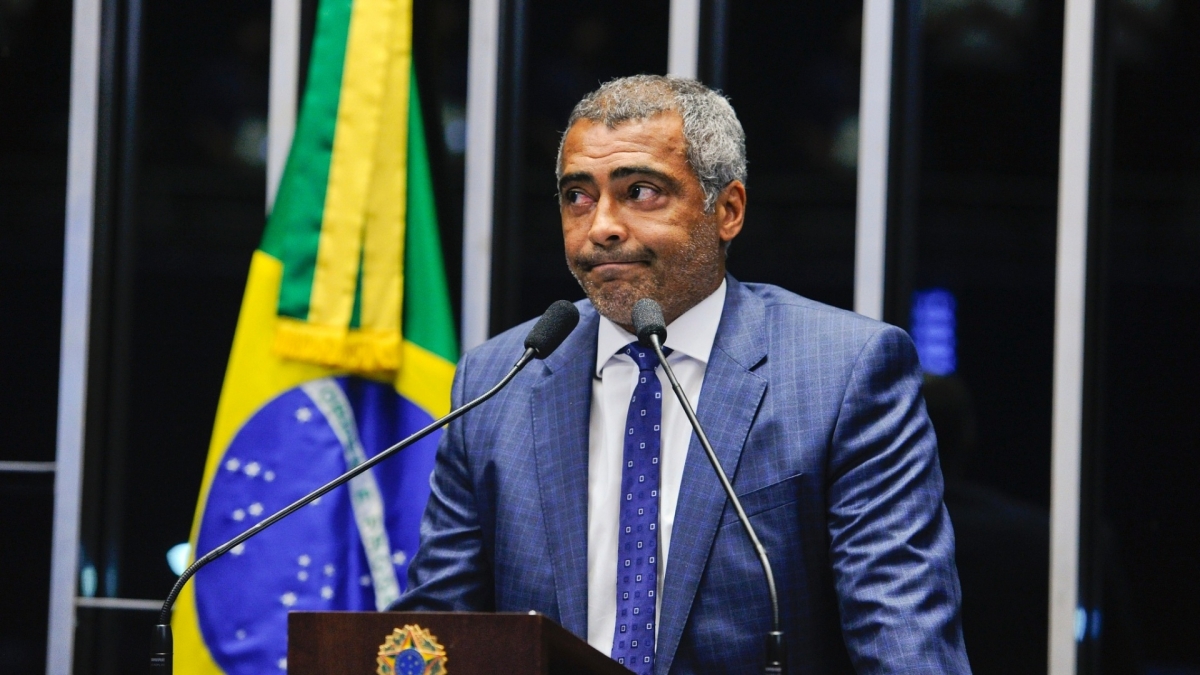 O senador e ex-jogador de futebol, Romrio