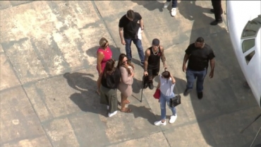 Neymar embarca aps receber alta do hospital