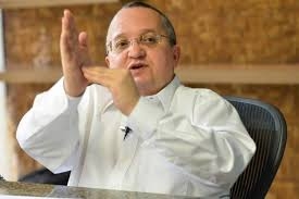 O governador Pedro Taques: mudanas em secretariado