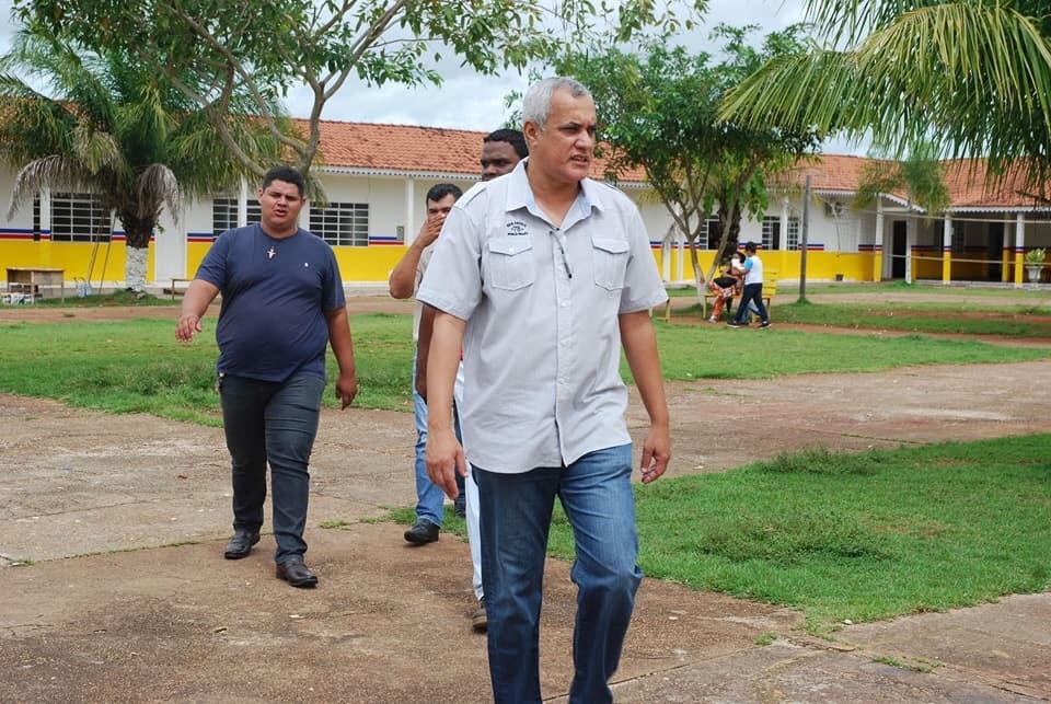 Zema Fernandes acompanhado de vereadores durante visitas perodicas que faz as reparties publicas municipais para averiguar a prestao de servios.