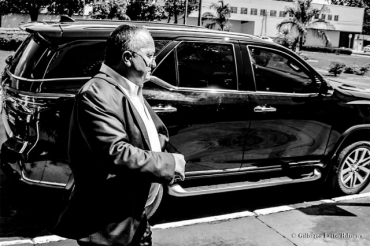 O governador Pedro Taques ao chegar em evento do Governo de MT; tucano foi representado por lei inconstitucional