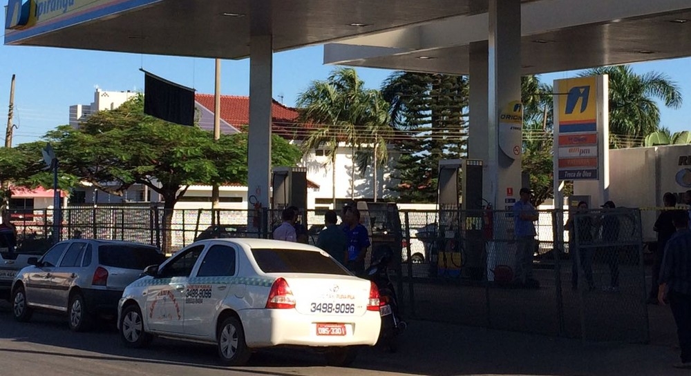 Postos ainda no tm reflexos das redues anunciadas pela Petrobras, segundo Sindpetrleo  Foto: Mrcio Falco/ TVCA