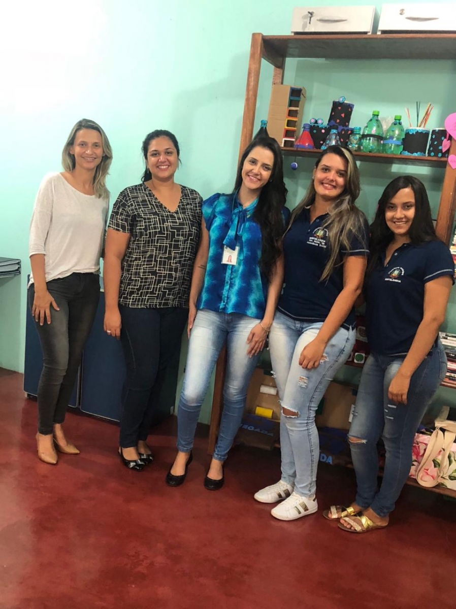 Primeira dama M�rcia Fernandes e parte da equipe que atua no programa que acaba de ser reconhecido pelo MDS pelas boas pr�ticas.