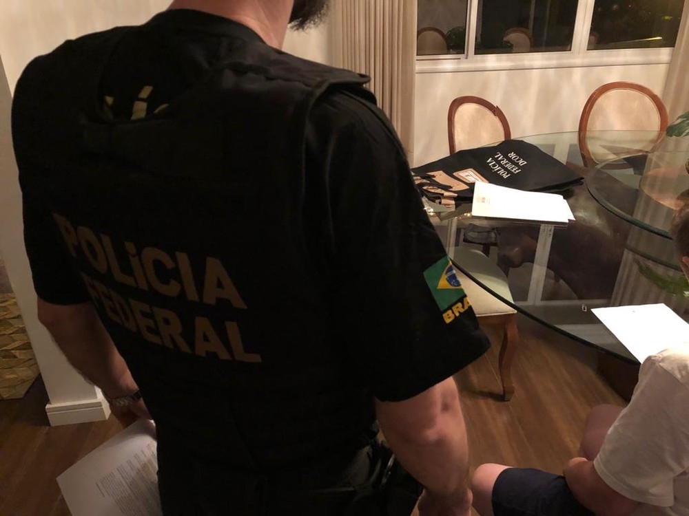 Cerca de 100 policiais federais cumprem os 18 mandados judiciais no desdobramento da Operao Spectrum  Foto: Polcia Federal/Divulgao