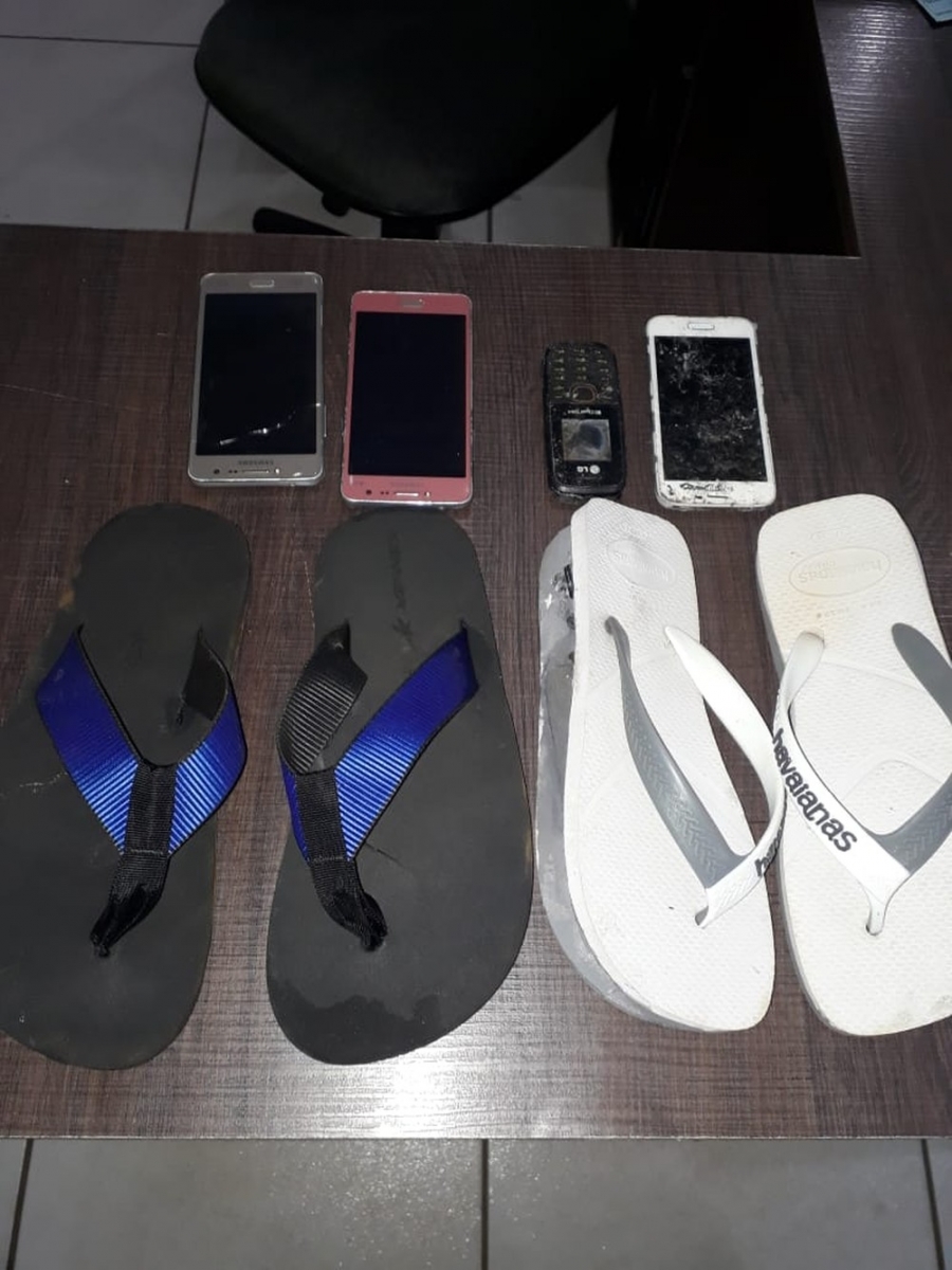 Alguns dos materiais estavam escondidos em chinelos de borracha dos visitantes  Foto: Sejudh-MT/Assessoria