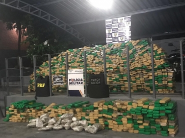 Motorista foi preso com mais de uma tonelada de droga em carga de rao em Mato Grosso  Foto: Polcia Militar de Barra do Garas/Assessoria