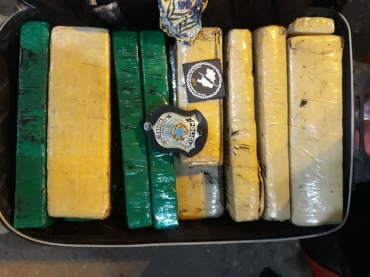 Adolescente grvida foi detida em MT com quase 20 kg de droga em mala  Foto: Polcia Rodoviria Federal de Mato Grosso/Assessoria