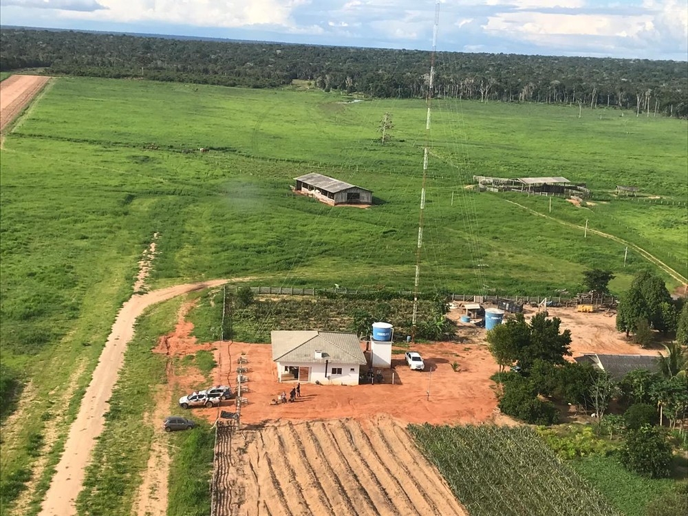 Grupo invadiu fazenda, expulsou famlia e foi preso aps manter caseiro refm por 4 dias em Nova Ubirat  Foto: Ciopaer/Divulgao