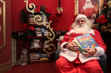 Clovis se transforma em Papai Noel todos os anos para arrecadar fundos para projeto criado h� 13 anos