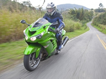 Nova gera��o da Ninja ZX-14R teve altera��es no visual, manteve apar�ncia cl�ssica 