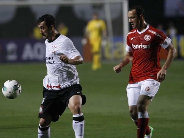 Douglas deu a assistncia para o gol anotado por Paulo Andr