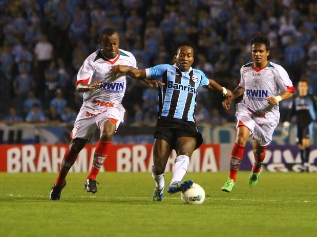 Em Porto Alegre, a Portuguesa conquistou a primeira vitria fora de casa na temporada