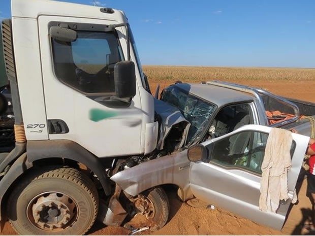 Vtima estava no banco passageiro do veculo.
