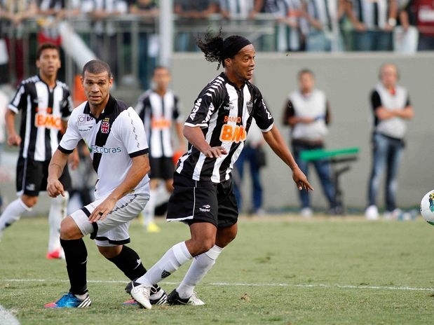 Ronaldinho fez linda jogada no lance que originou o gol do Atltico-MG