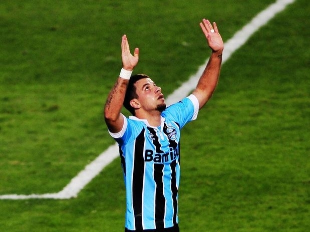 Andr Lima comemora o gol de carrinho marcado nos acrscimos no Morumbi